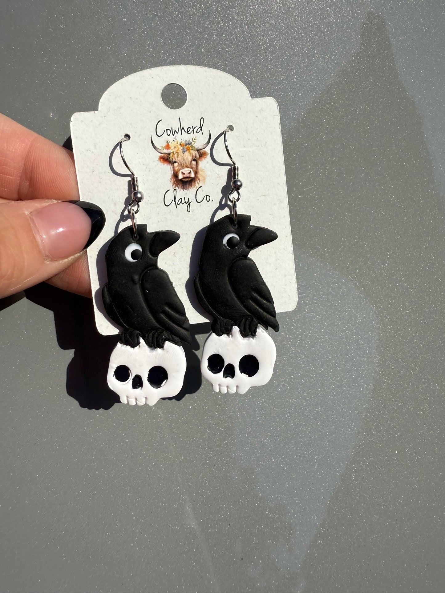 Raven and skull