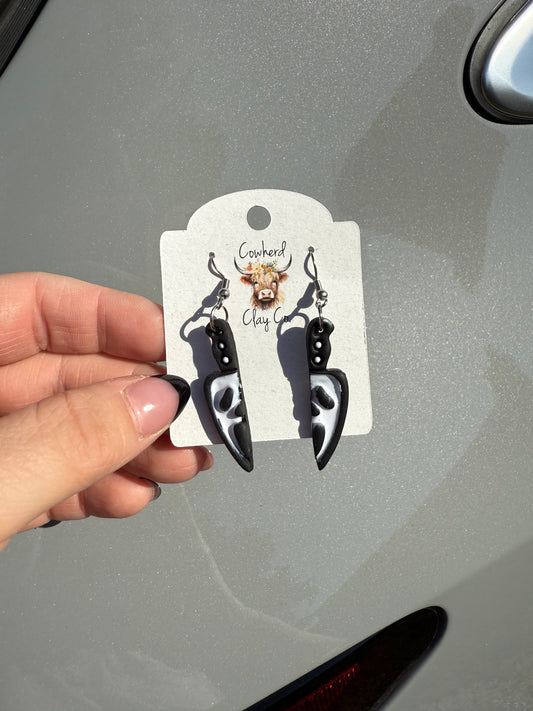Screaming knife dangles