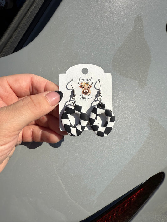 Checkered oval