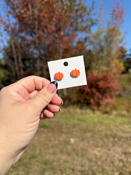 Pumpkin stud burnt orange